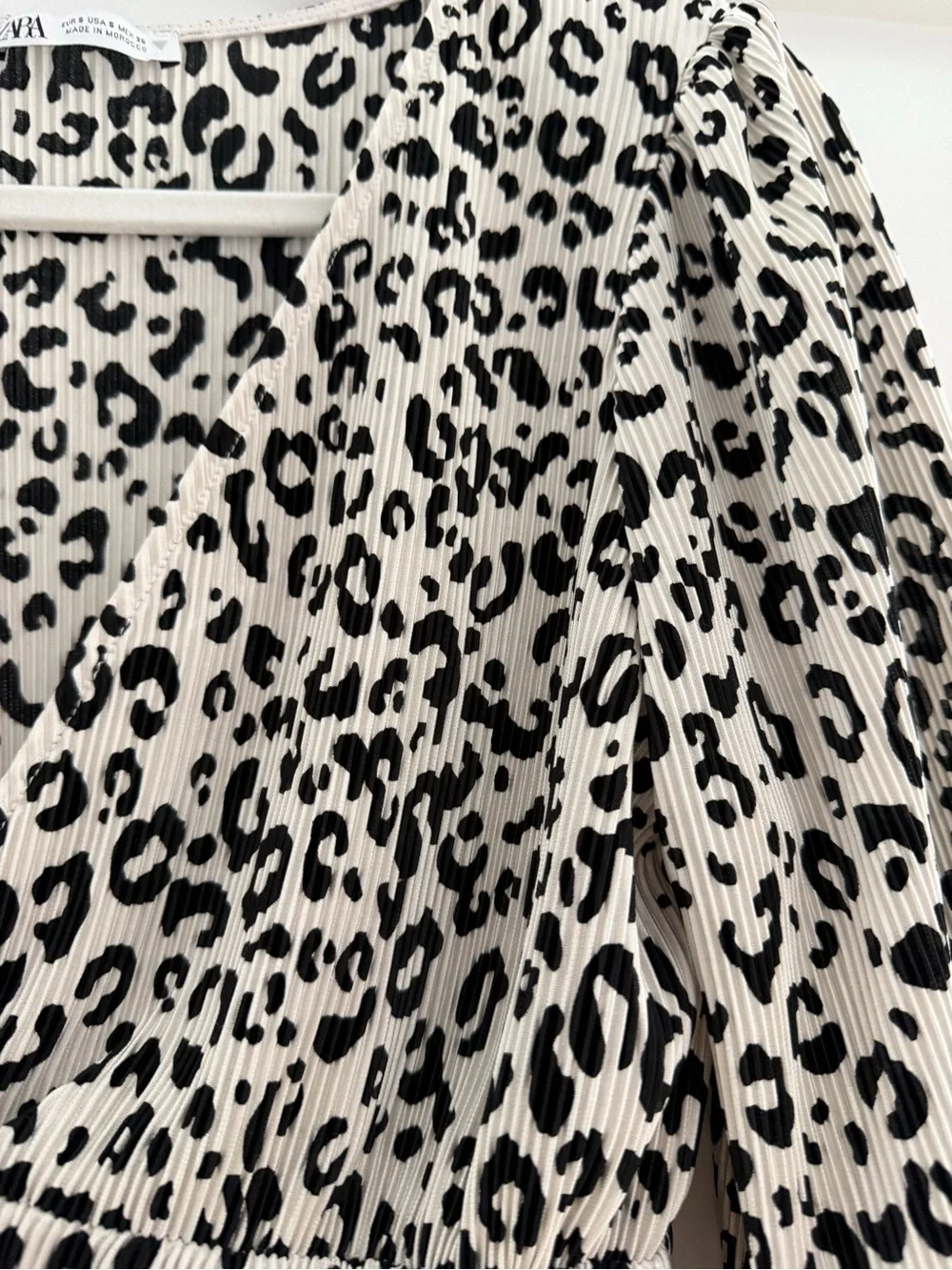 Zara White and Black Leopard Print Cinched Waist Blouse